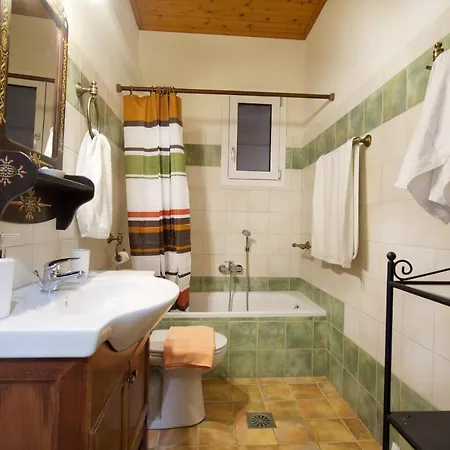 Square Apartment *