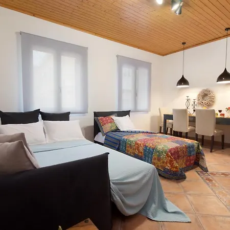 Square Apartment *